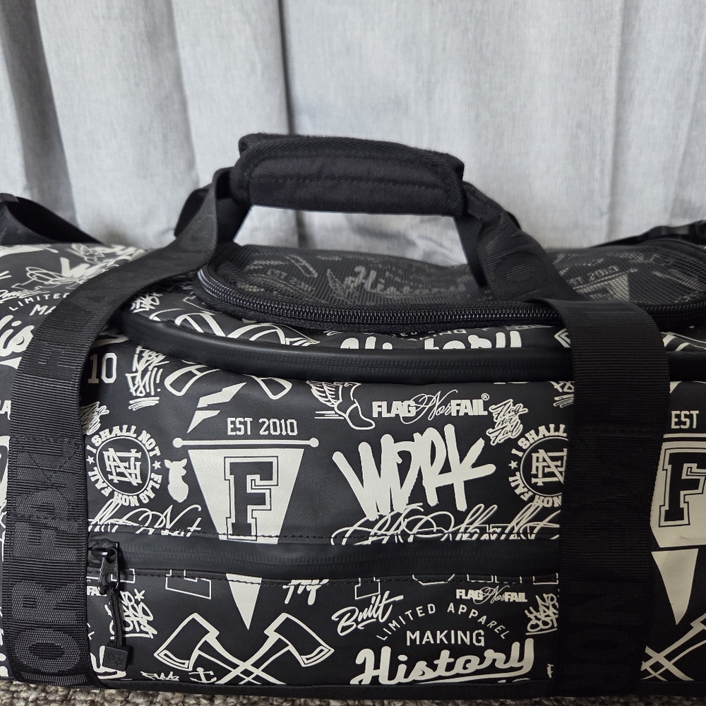 Flag Nor Fail Heavy Duty Travel Duffle Bag Black And White All Over Print EUC - Picture 3 of 15